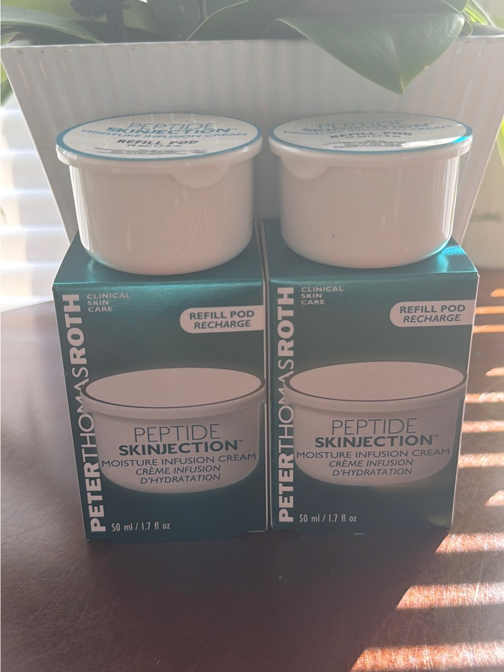 Peter Thomas Roth Peptide Skinjection Moisture Cream - Teal & White